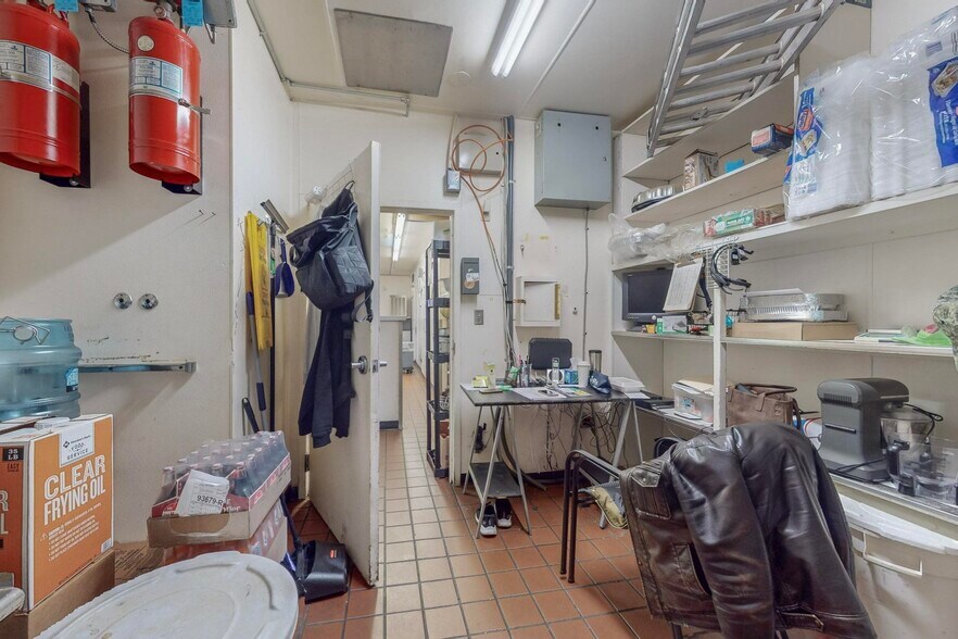 More Photos Of 2130-2301 Chelwood Park Blvd NE, Albuquerque Fast Food For Lease