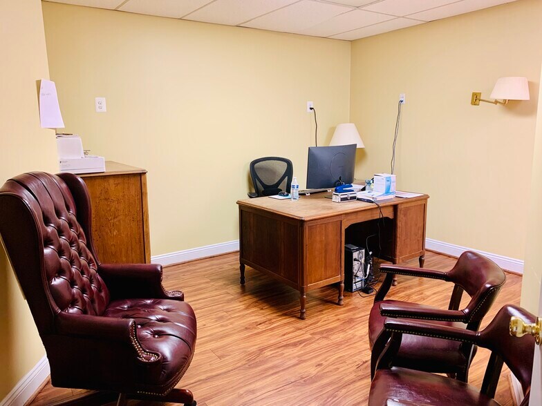 More Photos Of 112 Falcon Dr, Fredericksburg Medical For Lease