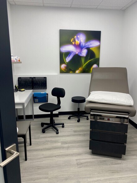 More Photos Of 2205 Ashland St, Ashland Storefront Retail Office For Sale