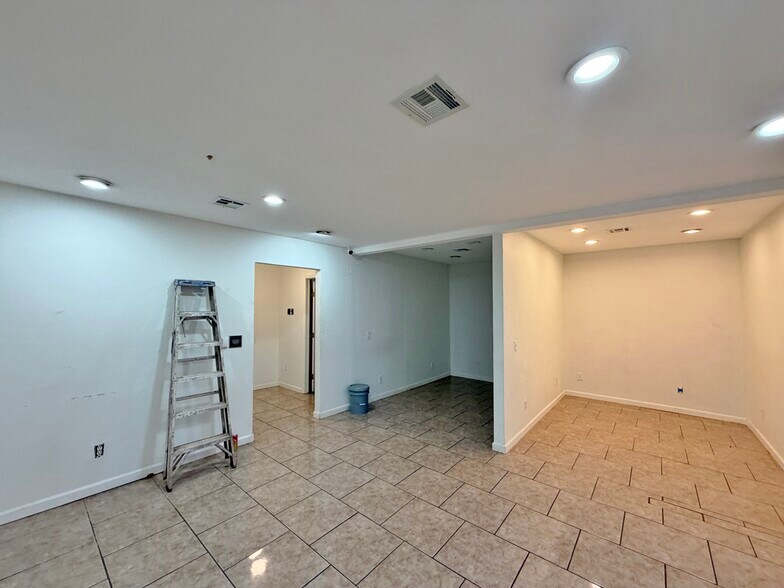 More Photos Of 1408 Fretz Ave, Edmond Warehouse For Sale