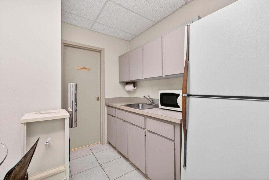 More Photos Of 500 Vonderburg Dr, Brandon Medical For Sale