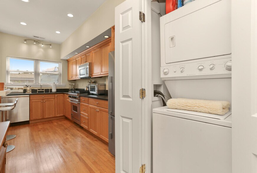 More Photos Of 345 Greenwich Ave, Greenwich Office For Sale