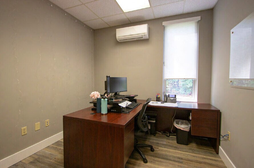 More Photos Of 570 Chris Dr, West Columbia Office For Sale