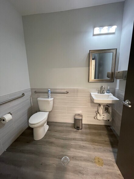 More Photos Of 740 N Price Rd, Buford Office For Lease