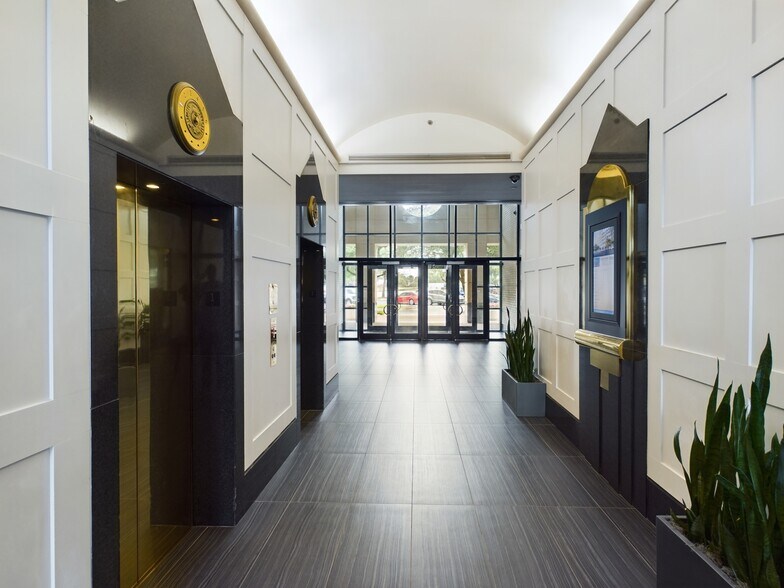 More Photos Of 2350 Airport Fwy, Bedford Office For Lease