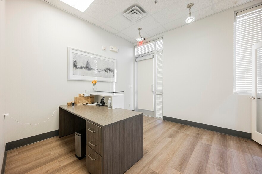More Photos Of 3680 E Sunset Rd, Las Vegas Office For Sale