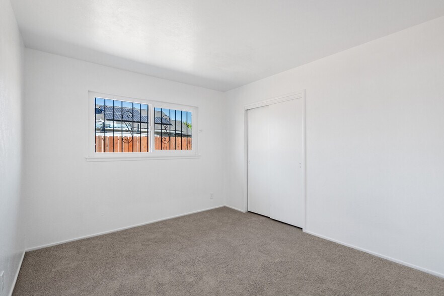 More Photos Of 4584 E Tulare Ave, Fresno Storefront Retail Residential For Sale