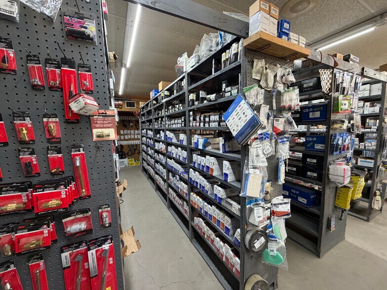 More Photos Of 601 W Lacy St, Palestine General Retail For Sale