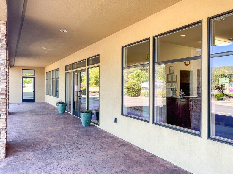 More Photos Of 2198 NE Stephens St, Roseburg Medical For Sale