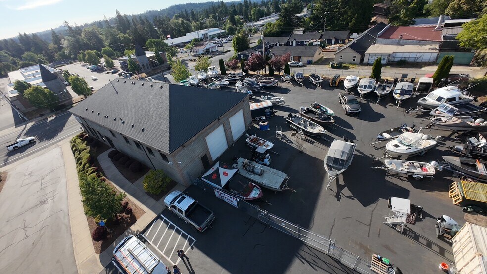 More Photos Of 13200-13210 SE Mcloughlin Blvd, Milwaukie Showroom For Lease