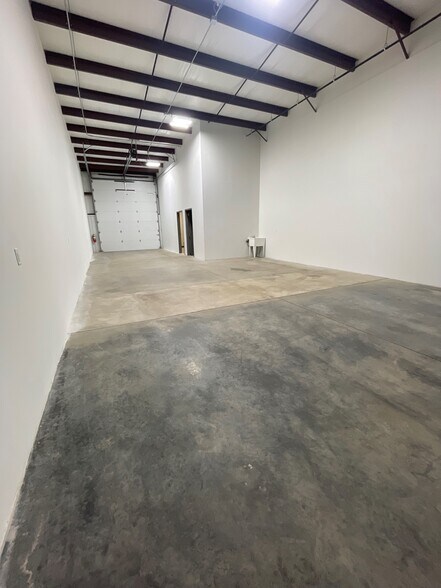 More Photos Of 1800 W Tecumseh Rd, Norman Warehouse For Lease