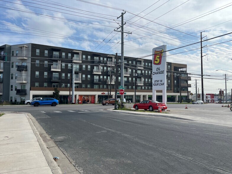 More Photos Of 805 Stark St, Austin General Retail For Sale