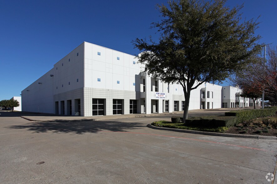 More Photos Of 3101 Summit Ave, Plano Distribution For Lease