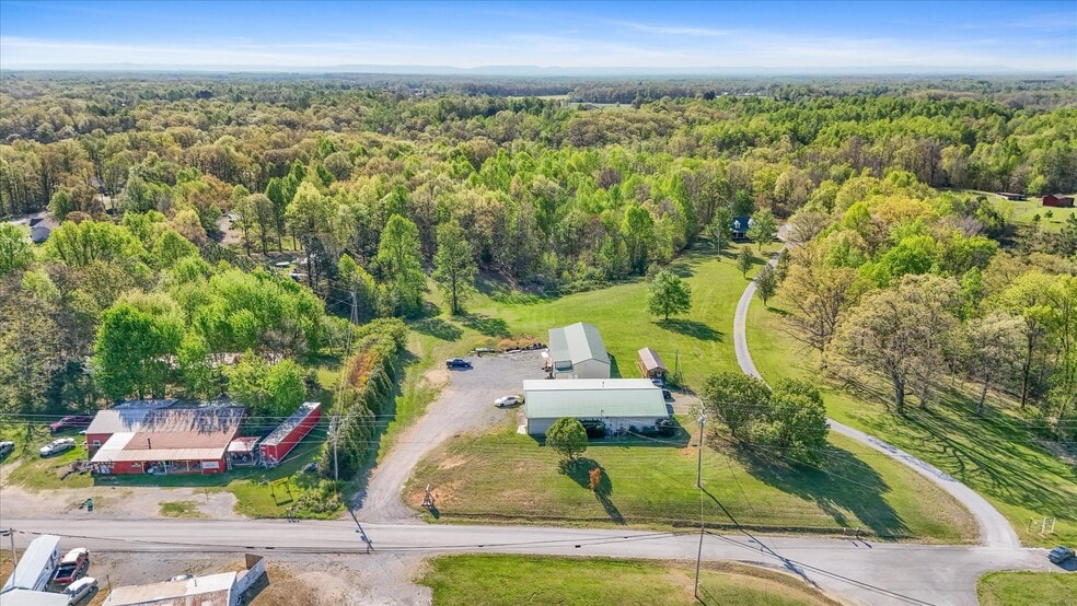 More Photos Of 951 Pelham Rd, Woodbury Flex For Sale
