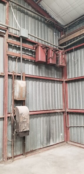 More Photos Of 6417 McGrew St, Houston Manufacturing For Lease