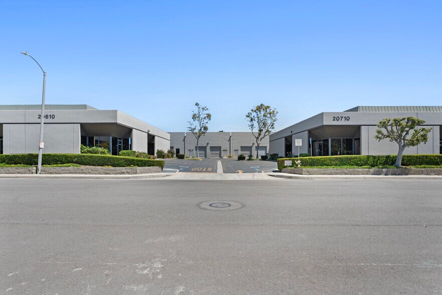 More Photos Of 20610 Manhattan Pl, Torrance Light Distribution For Lease