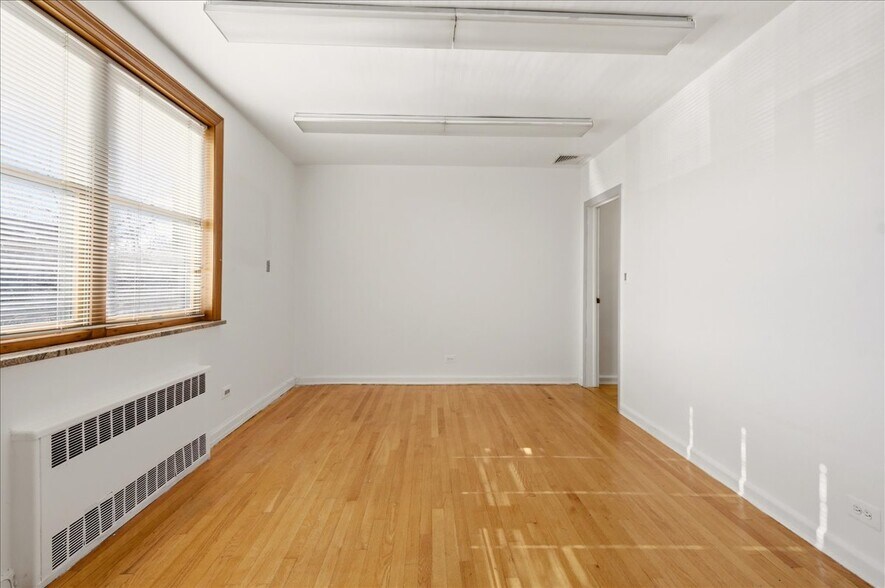 More Photos Of 2020-2024 Williamsbridge Rd, Bronx Storefront Retail Office For Lease