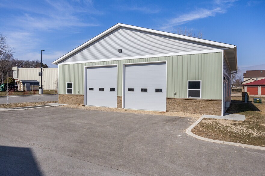 More Photos Of 6580 Lake Rd, Windsor Warehouse For Sale