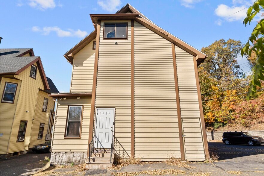 More Photos Of 74 Holmes Ave, Waterbury Storefront Retail Residential For Sale