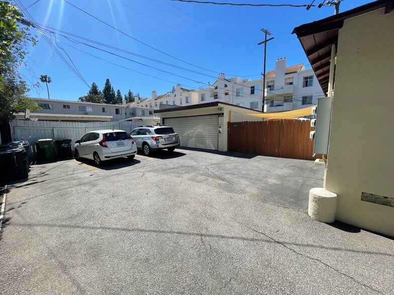 More Photos Of 14330 Albers St, Sherman Oaks Apartments For Sale