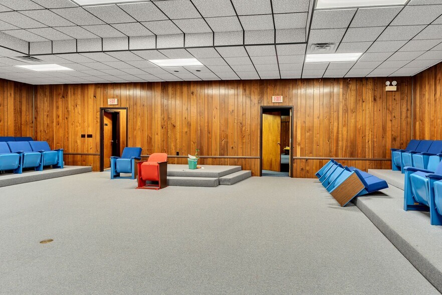 More Photos Of 210 Woodruff St, Madison Specialty For Sale