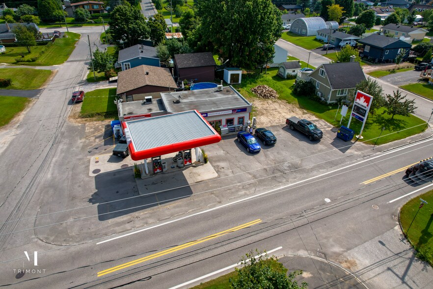 More Photos Of 728 St Saint-Joseph, Saint-raymond Service Station For Sale