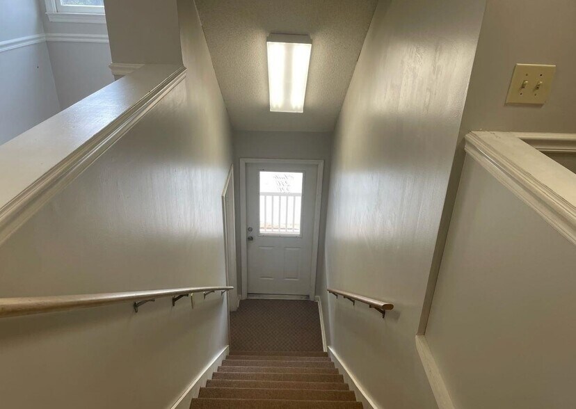 More Photos Of 471 S Main St, Cleveland Medical For Lease