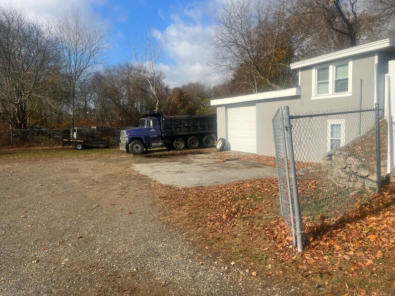 More Photos Of 9-19 King St, Old Saybrook Light Manufacturing For Lease