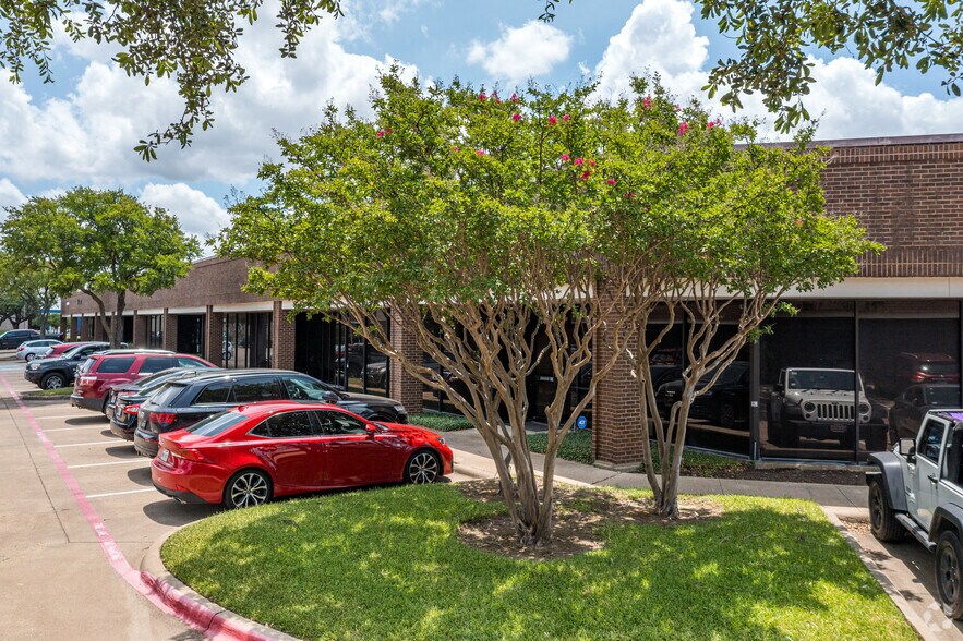 More Photos Of 1850 Crown Dr, Dallas Unknown For Lease