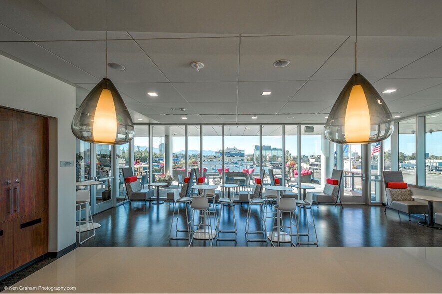 More Photos Of 725 E Fireweed Ln, Anchorage Office For Lease
