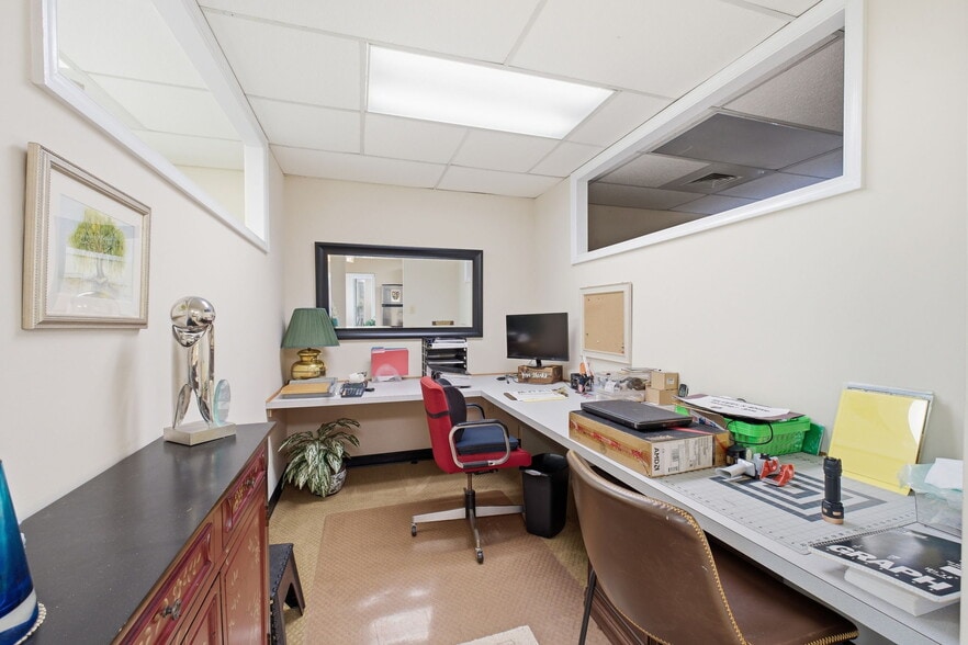 More Photos Of 5051 Backlick Rd, Annandale Office For Sale