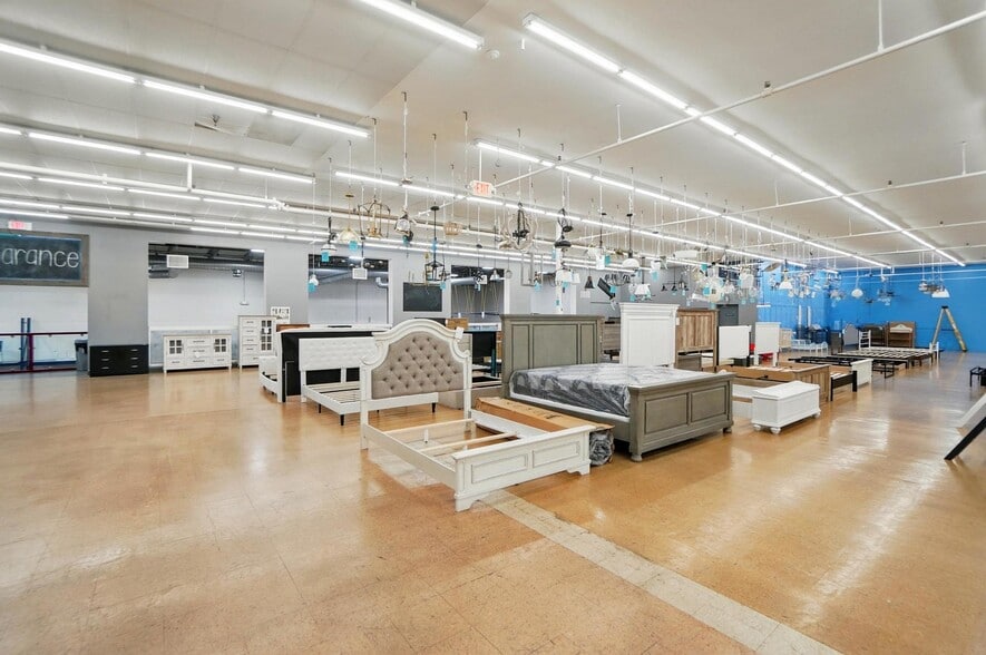 More Photos Of 50 Eswin St, Cincinnati Freestanding For Sale