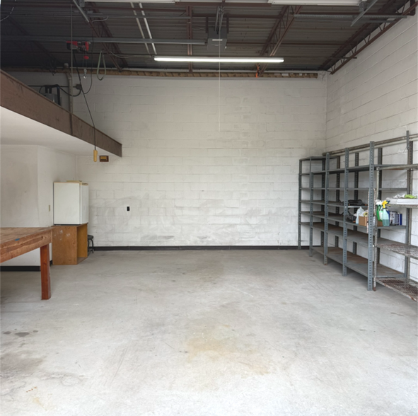 More Photos Of 1027 S Kerr Ave, Wilmington Showroom For Lease