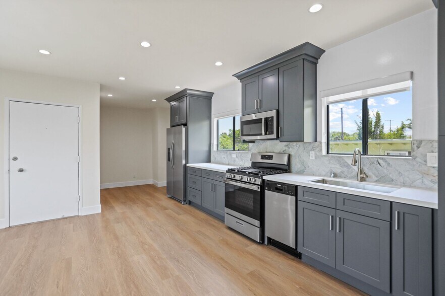 More Photos Of 2001 Penmar Ave, Venice Apartments For Sale