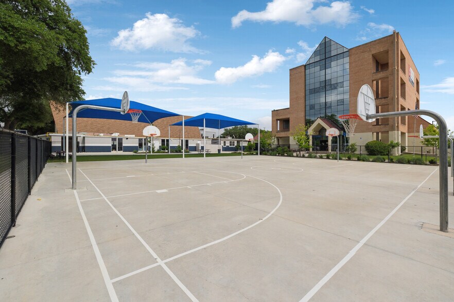 Primary Photo Of 1826 Basse Rd, San Antonio Schools For Sale