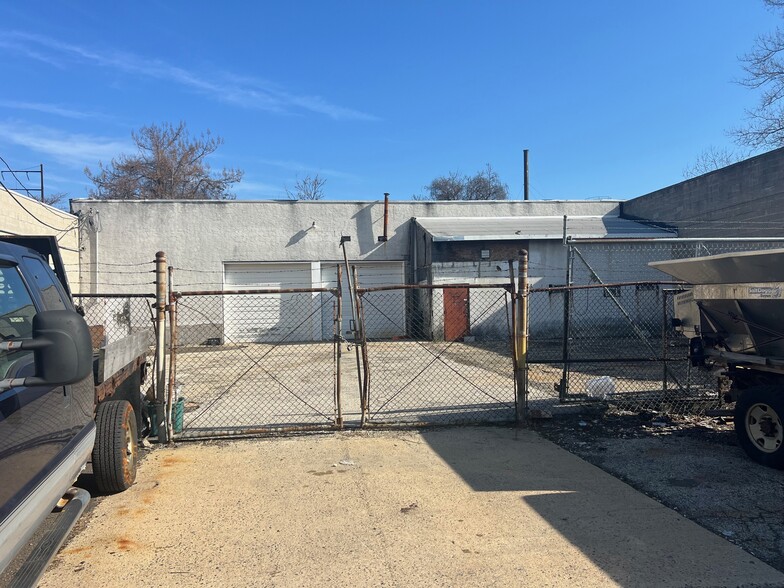 Primary Photo Of 4933-39 Wellington St, Philadelphia Manufacturing For Lease