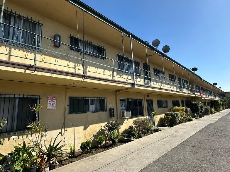 More Photos Of 5030 Santa Ana, Cudahy Apartments For Sale