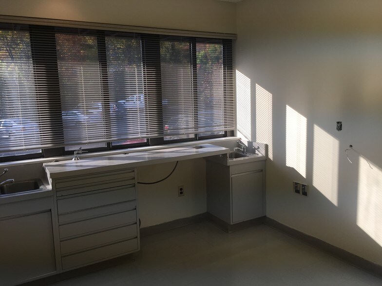 More Photos Of 65 Mountain Blvd, Warren Medical For Sale