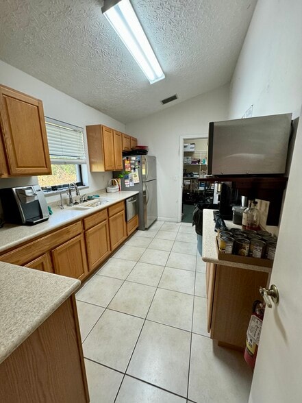 More Photos Of 6550-6564 S US Highway 1, Port Saint Lucie Office For Lease