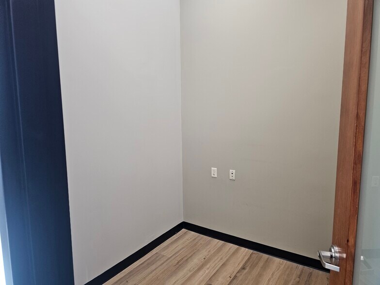 More Photos Of 10610 Metromont Pky, Charlotte Office For Lease