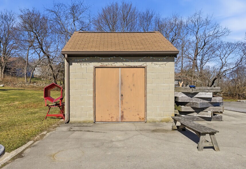 More Photos Of 81 Sprague St, Portsmouth Specialty For Sale