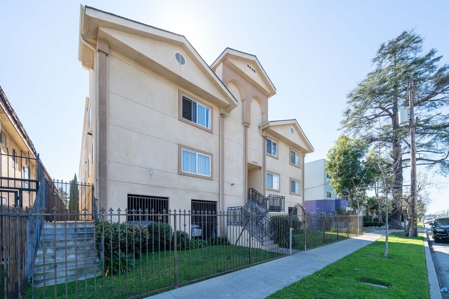 More Photos Of 13430 Victory Blvd, Van Nuys Apartments For Sale