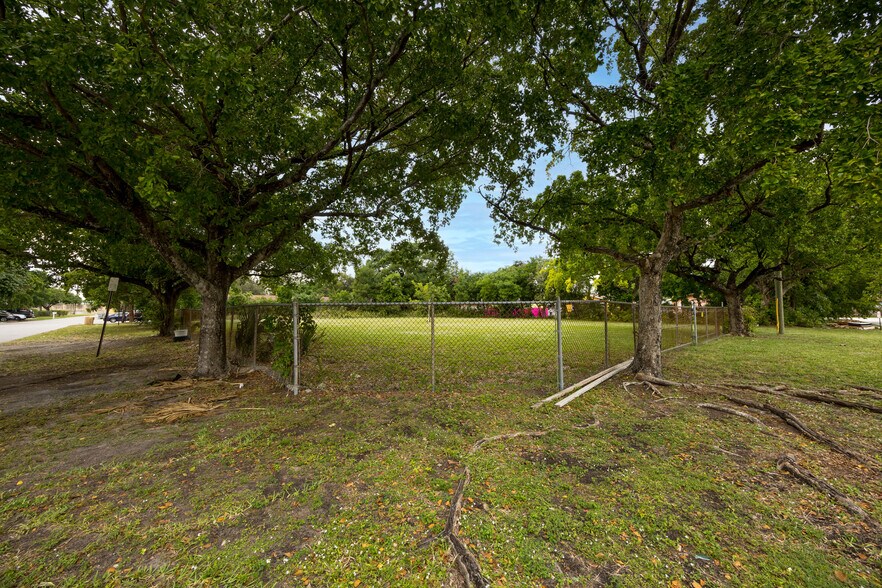 More Photos Of 731 SW 10th St, Pompano Beach Land For Sale