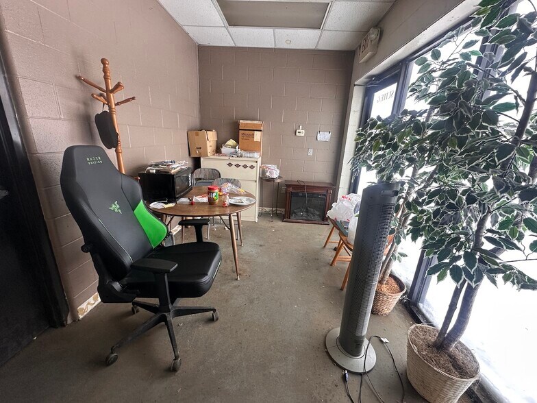 More Photos Of 3408 Busch Dr SW, Grandville Manufacturing For Sale