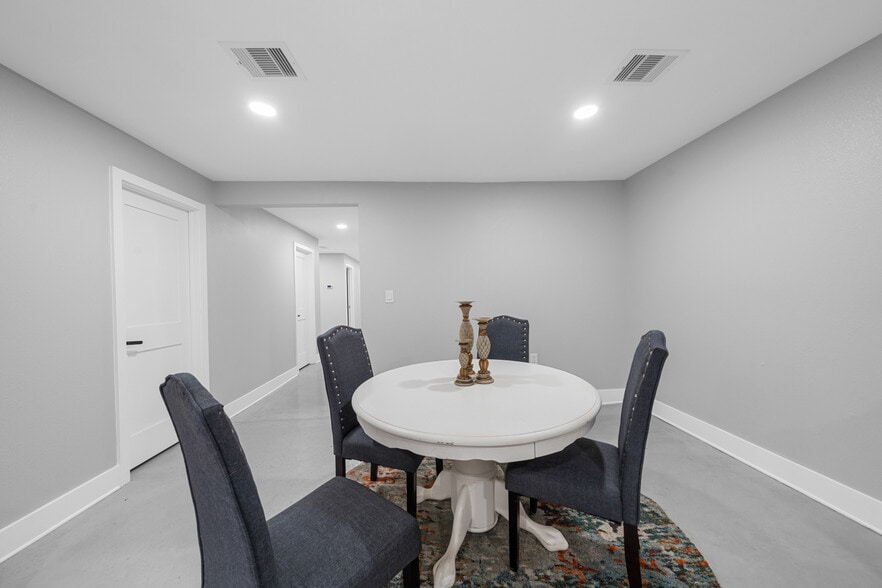 More Photos Of 29519 W Hawthorne Dr, Spring Flex For Sale