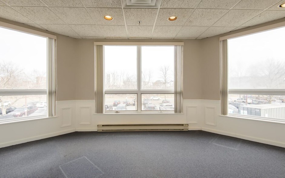 More Photos Of 152 Lynnway, Lynn Office For Sale