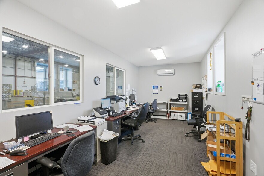 More Photos Of 8201 NE Hickory St, Minneapolis Truck Terminal For Sale