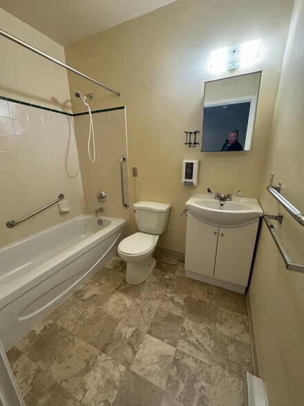 More Photos Of 725 Gibralter St, Norfolk Flex For Sale