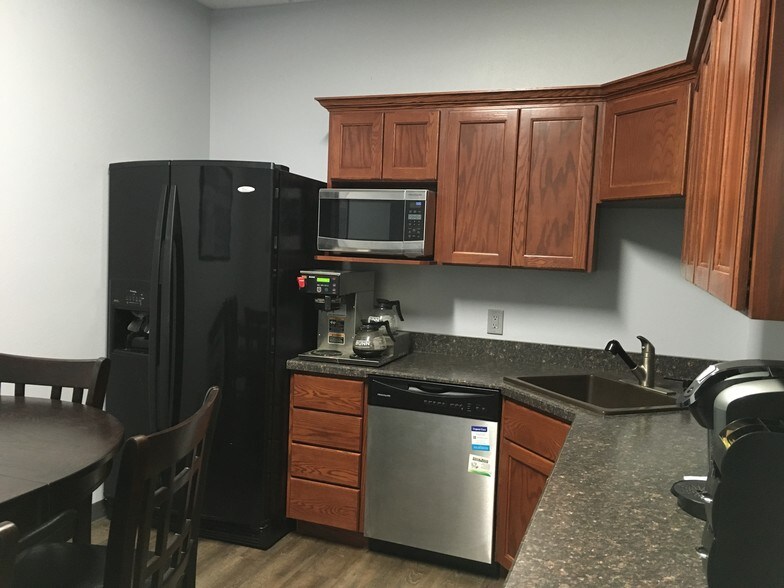 More Photos Of 1901 Hamilton Blvd, Sioux City General Retail For Sale