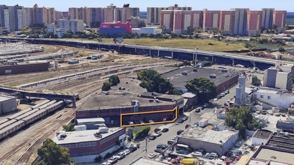 Primary Photo Of 2585 W 13th St, Brooklyn Showroom For Lease